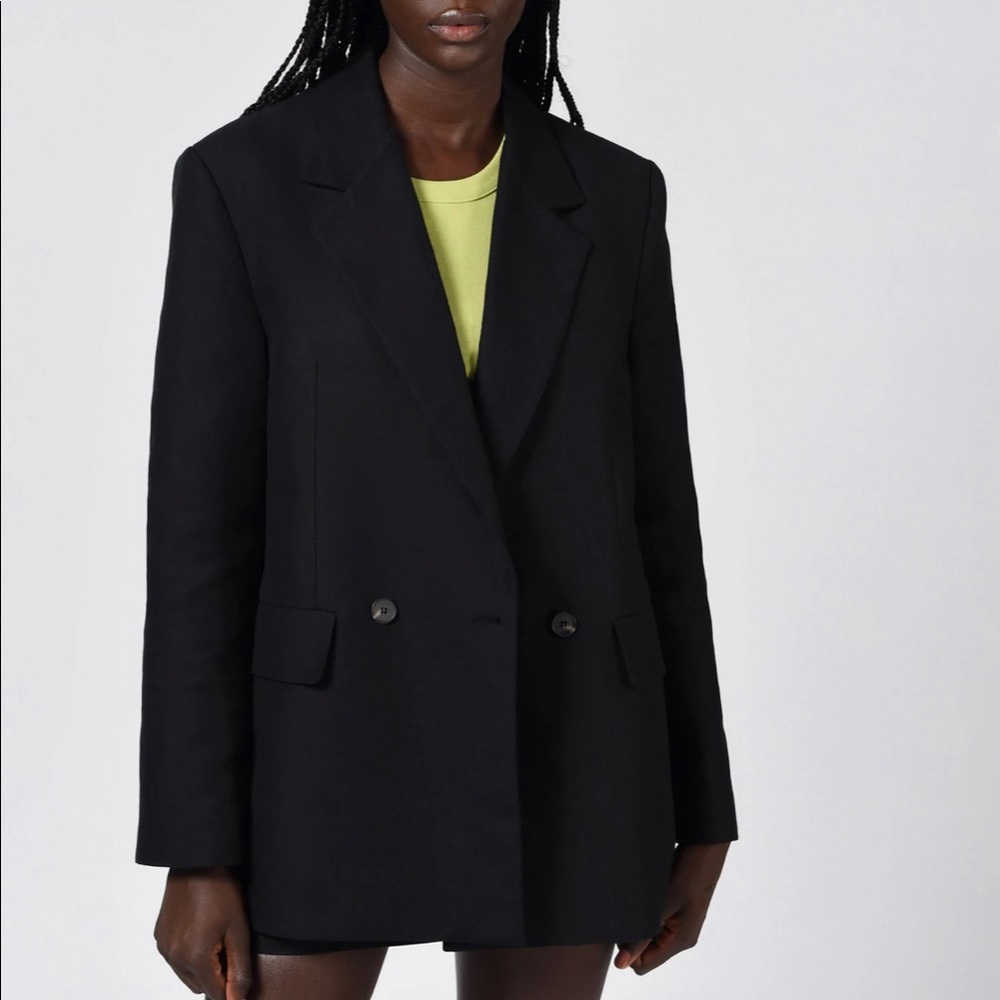 Le Capsole Black Blazer seen on @emitaz